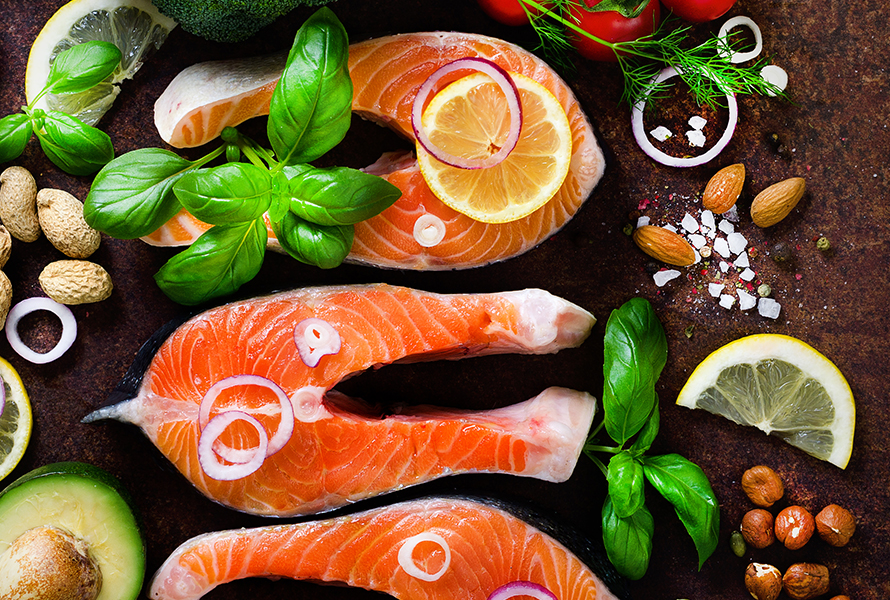 Omega-3-Fettsäuren sind wichtig Roher Lachs ist eine gute Omega-3-Quelle, sollte aber während der Schwangerschaft gut gegart werden, um Infektionsrisiken zu vermeiden.