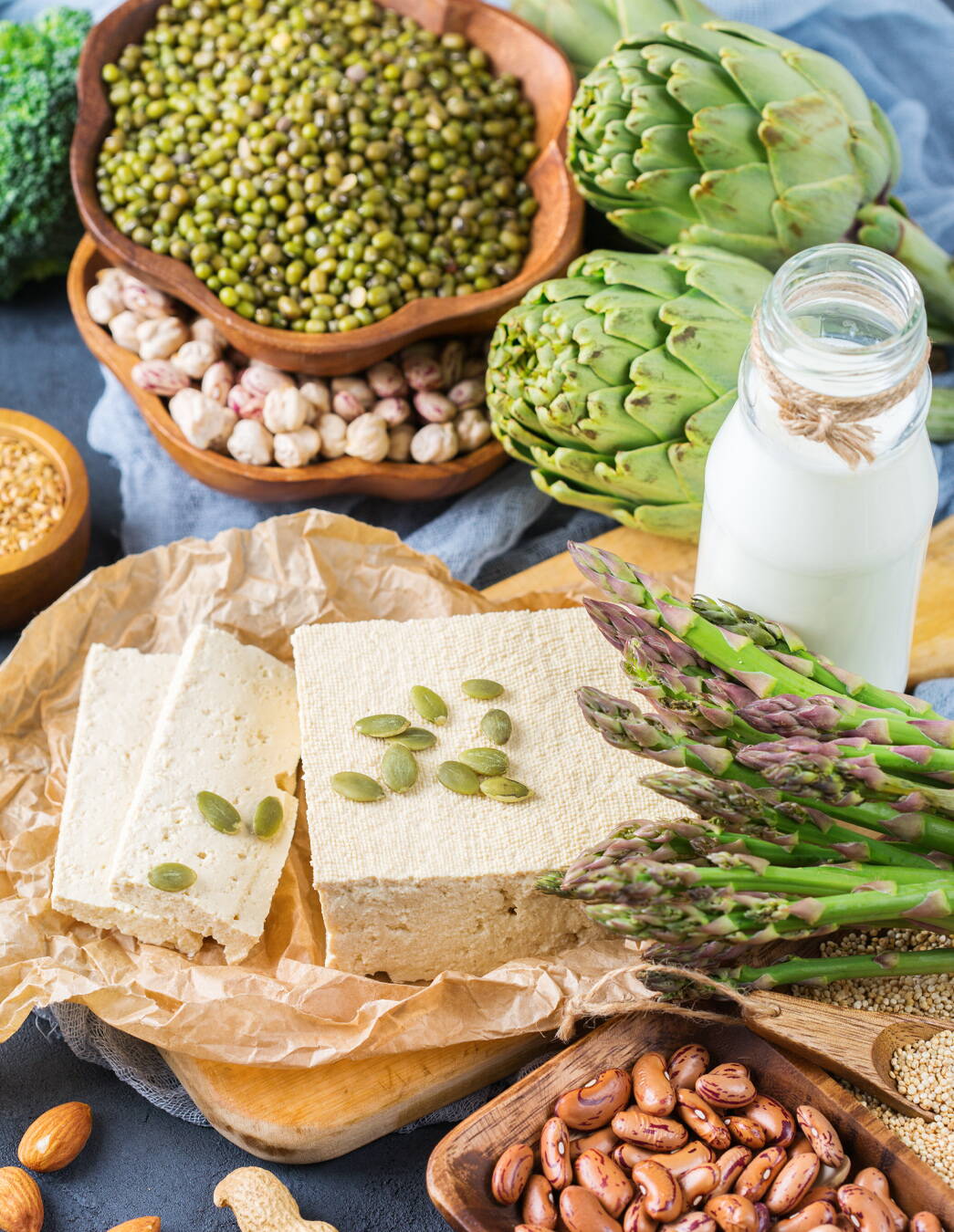 Des os solides pour deux: calcium et magnésium pendant la grossesse Le calcium et le magnésium ne soutiennent pas seulement votre bien-être, mais aussi le développement de votre enfant. Voici comment garantir un apport optimal – de manière naturelle et avec les bonnes connaissances.