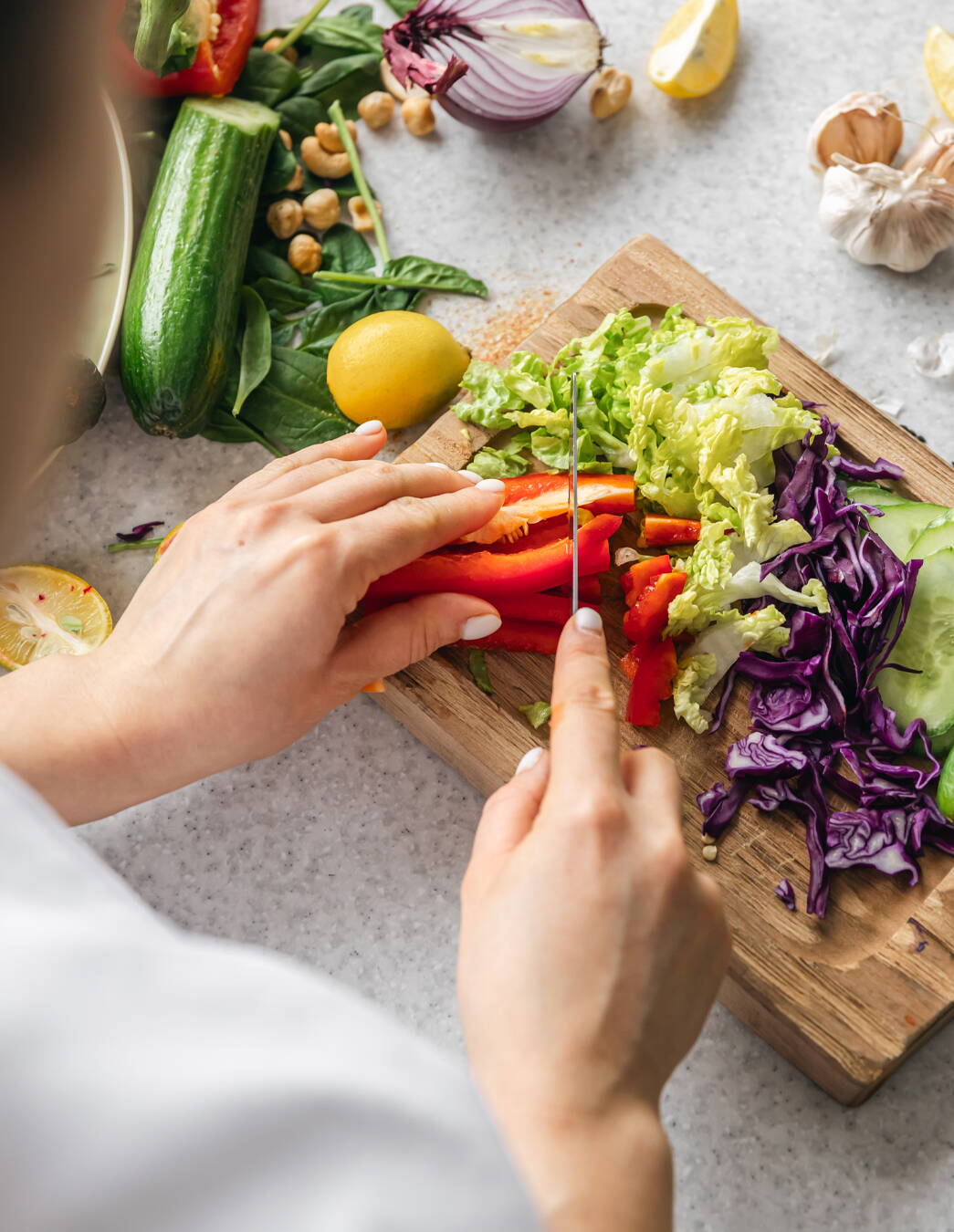 Mangiare bene per due – ma non il doppio Durante la gravidanza aumenta il fabbisogno di nutrienti – ma non quello di calorie. Scoprite come un’alimentazione equilibrata sostiene il vostro benessere e lo sviluppo del vostro bambino.