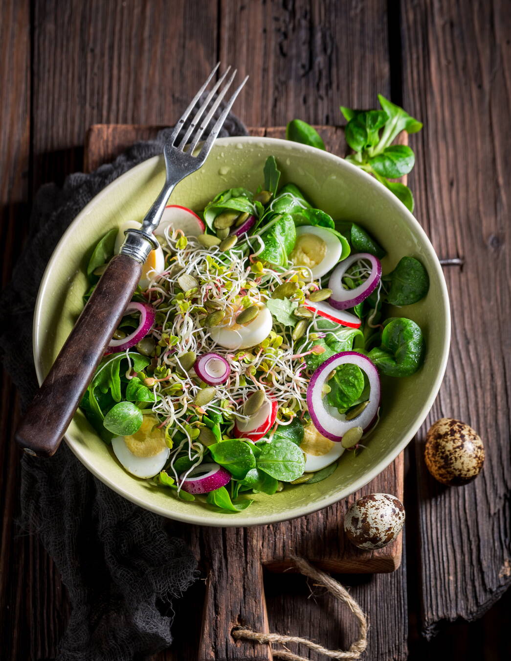 Acido folico: un elemento fondamentale per il suo bambino L’acido folico riduce il rischio di malformazioni nel bambino. Legga quali alimenti sono particolarmente ricchi di folati e quando è utile assumere compresse.