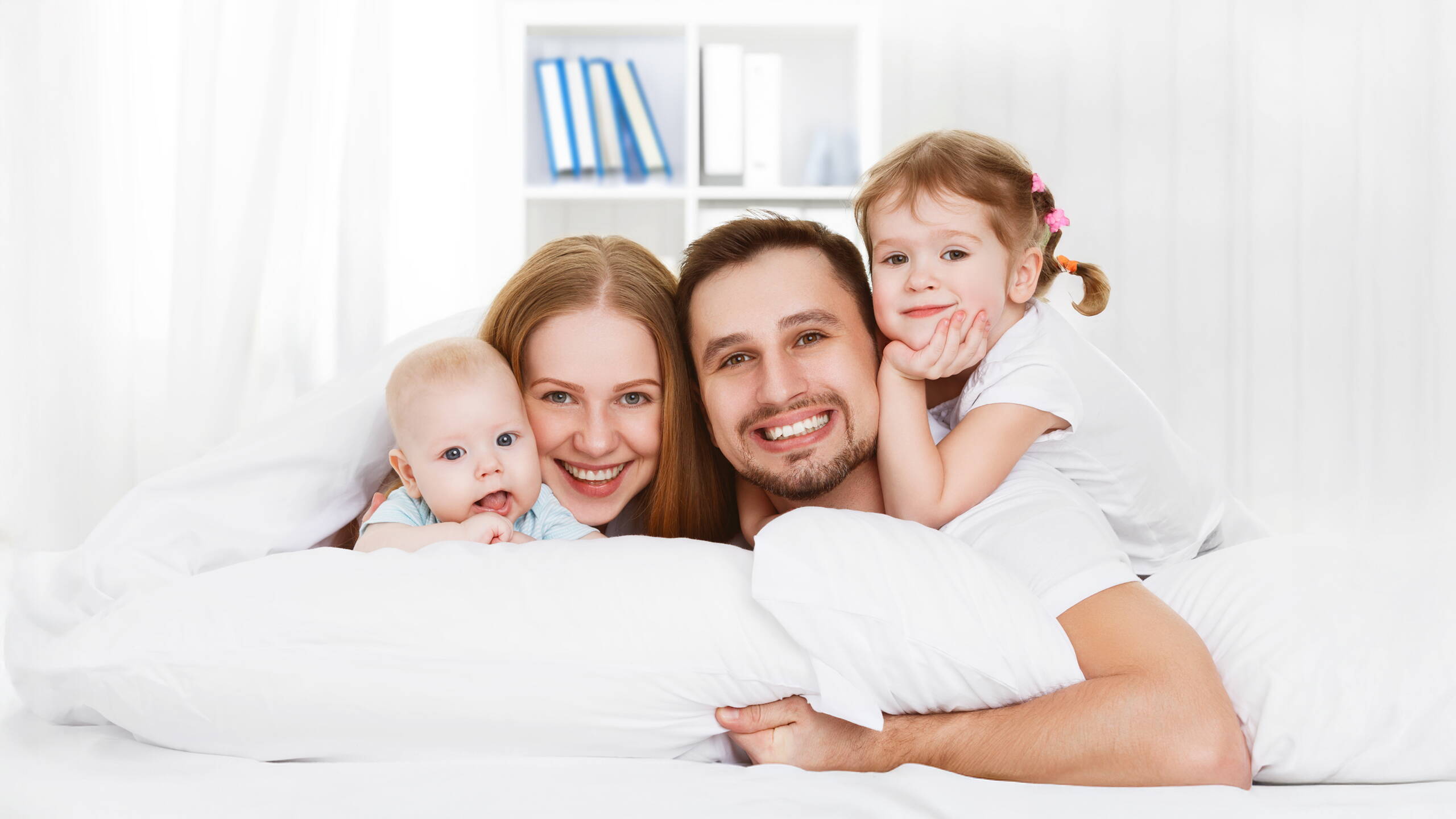 La vita al centro La famiglia sorridente rappresenta la gioia di vivere e la sicurezza – valori che PRO LIFE promuove con la sua soluzione cassa malati da oltre 30 anni.