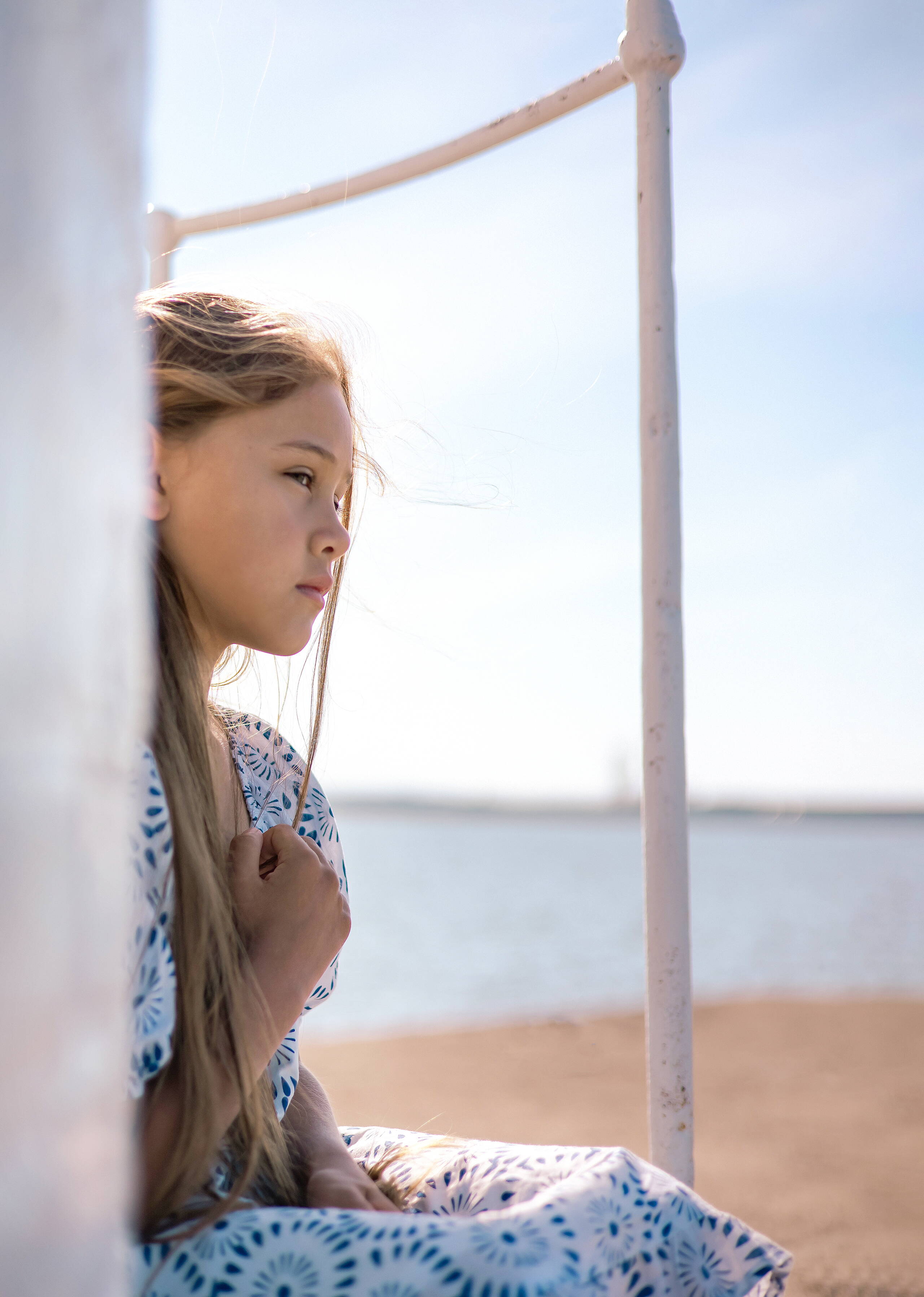 Apprendre à lire est difficile – et il y a plus derrière Jana rencontre de grandes difficultés à l’école, ce qui pèse lourdement sur elle et sa famille. Un diagnostic apporte de l’espoir. Avec le soutien de Don du cœur, elle peut enfin progresser et retrouver le sourire.