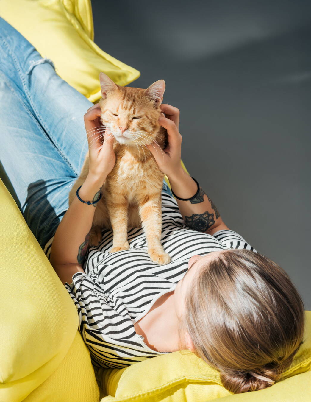 Toxoplasmosi in gravidanza – come prevenirla Un’infezione da toxoplasmosi può danneggiare il suo bambino. Scopra a cosa prestare particolare attenzione quando è a contatto con gatti, carne cruda e verdura.
