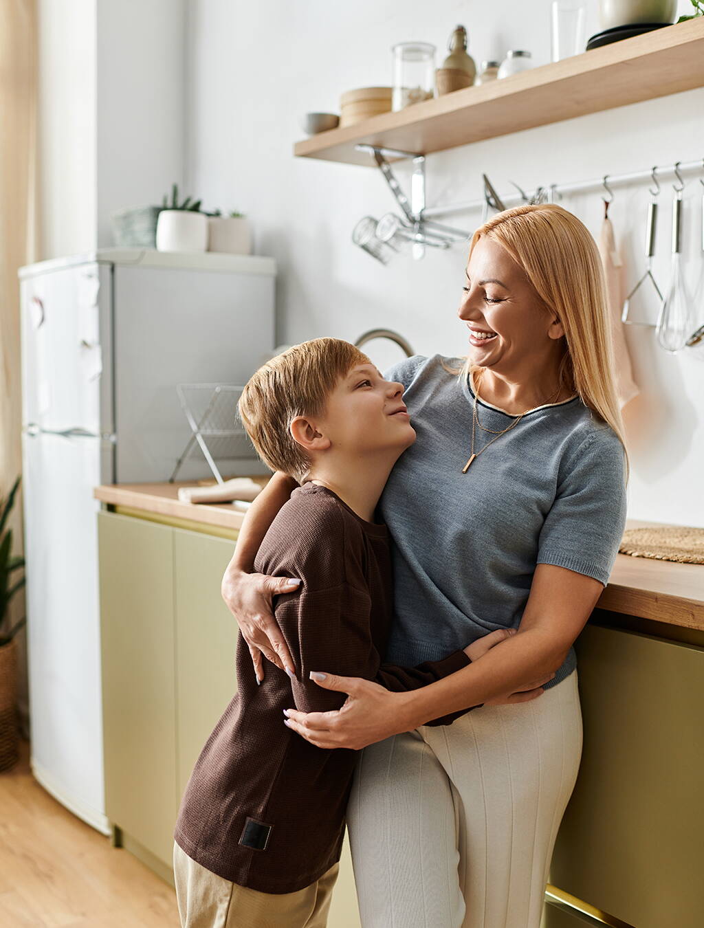 Tics bei Kindern: Früh erkennen, richtig begleiten Plötzliche Zuckungen oder Laute müssen kein Grund zur Sorge sein. Die Geschichte von Philip zeigt, wie wichtig Geduld, Verständnis und die richtige Unterstützung sind.
