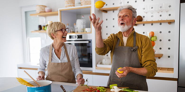 Conseils pour les célibataires et les couples de plus de 50 ans. Nous répondons aux questions concernant l'assurance maladie, l'assurance ménage et l'assurance responsabilité civile, l'assurance auto et l'assurance bâtiment. Avez-vous des questions sur les voyages ou la retraite anticipée prévue ? Notre personnel certifié FINMA peut planifier votre budget sur demande.