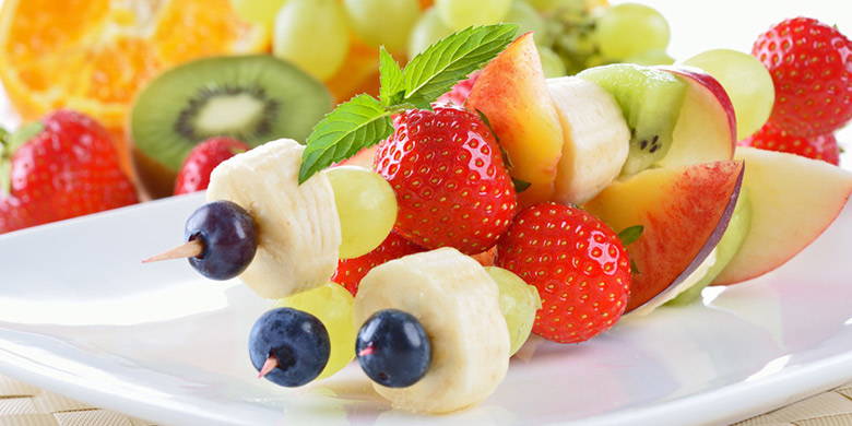 Blog Gravidanza - Fingerfood per i più piccoli - frutta dolce. A che età, a quale frutto? Come integrare la frutta nella dieta del bambino?  Oltre alle gustose varianti di porridge alla frutta, è possibile offrire anche mele, banane, pere e simili come gustosi finger food.