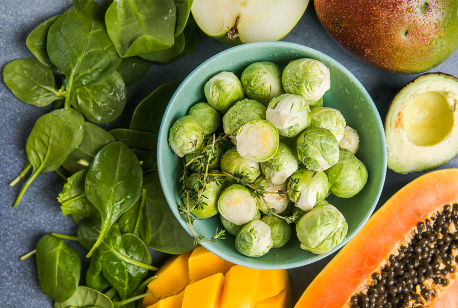 Une combinaison riche en vitamines Des choux de Bruxelles, de la papaye et de l’avocat offrent une alimentation variée et riche en nutriments.